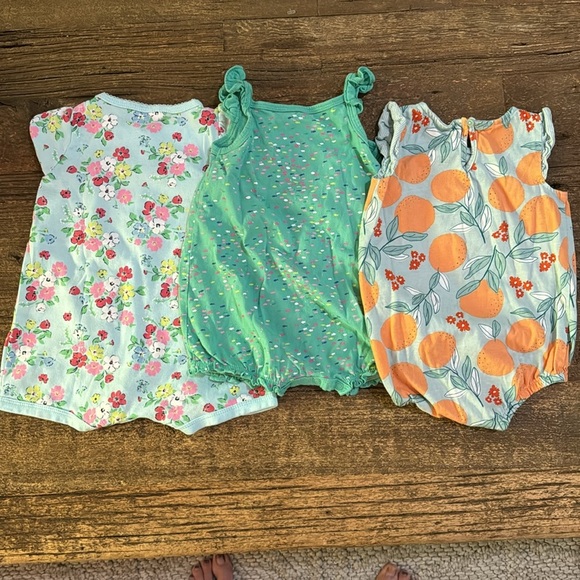 Carter’s‎ Set of 3 Rompers - Picture 2 of 8